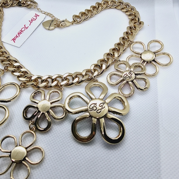 BETSEY LOVE FEST OPEN HEART BIB NECKLACE PASTEL MULTI - Picture 8 of 11